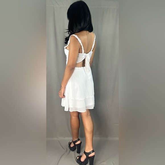 Ruffle white cute dress - Picture 1 of 2